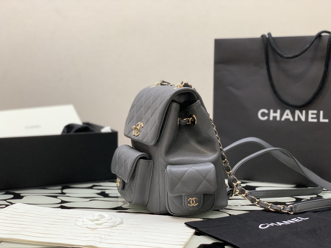 [Chanel Women