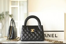 Chanel Crossbody & Shoulder Bags Black Vintage Gold Calfskin Cowhide Chains