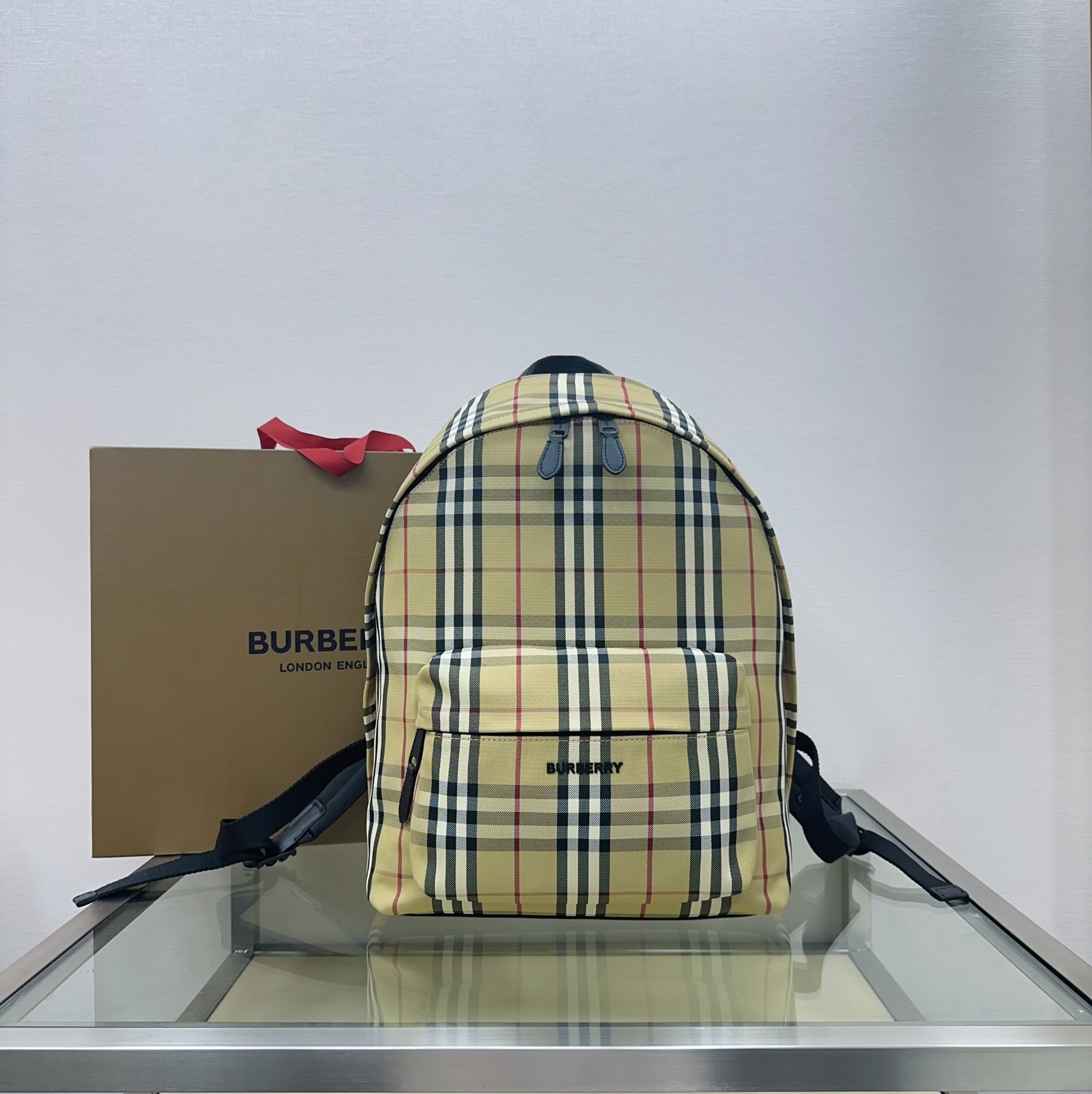 Original factory Bs new backpack Eye-catching decoration with Burberry plaid and brand logo, incorporating iconic Burberry collection elements. V