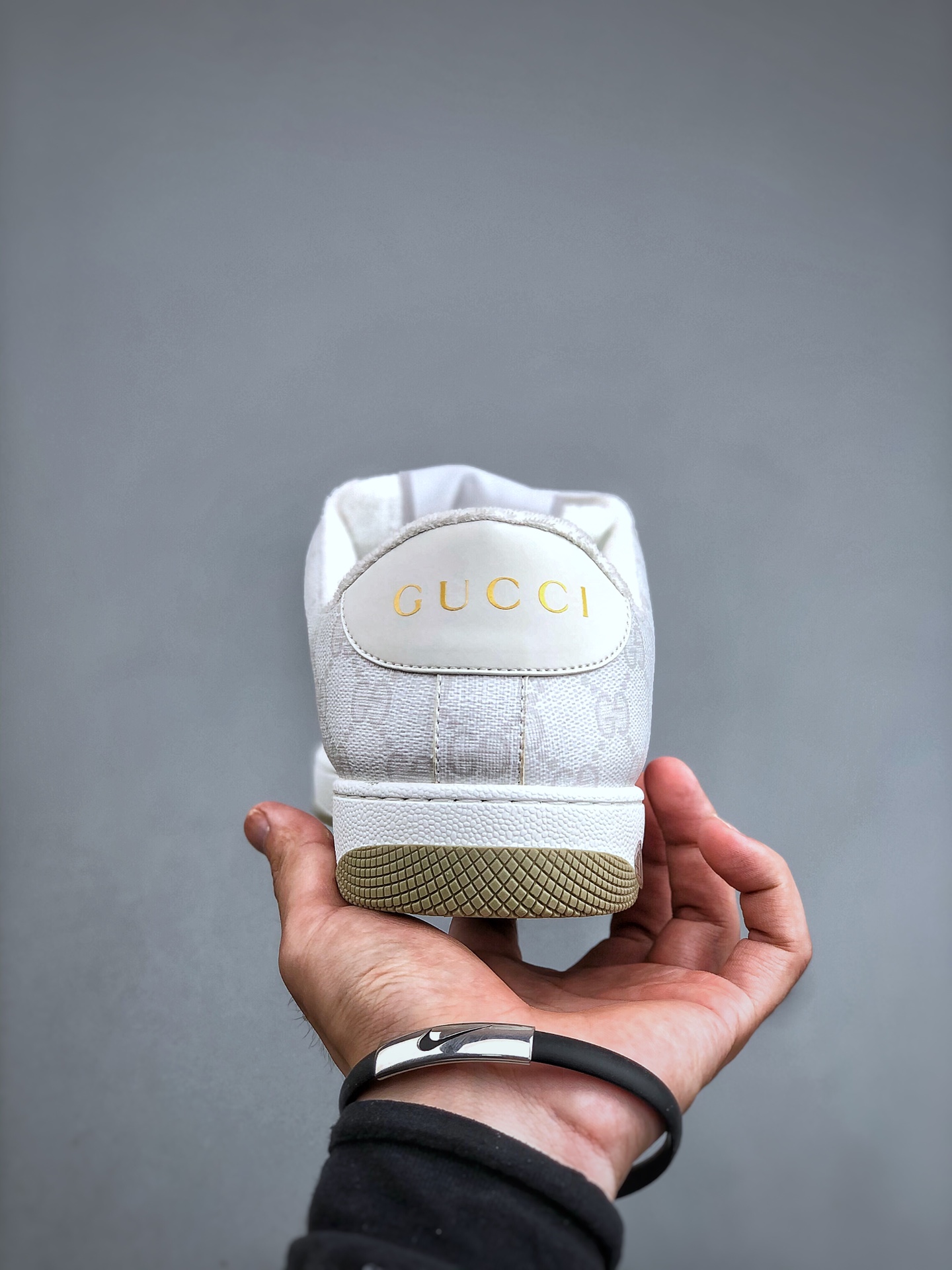 320 （镂空芯片版本） Gucci Distressed Screener sneaker古驰小脏鞋系列