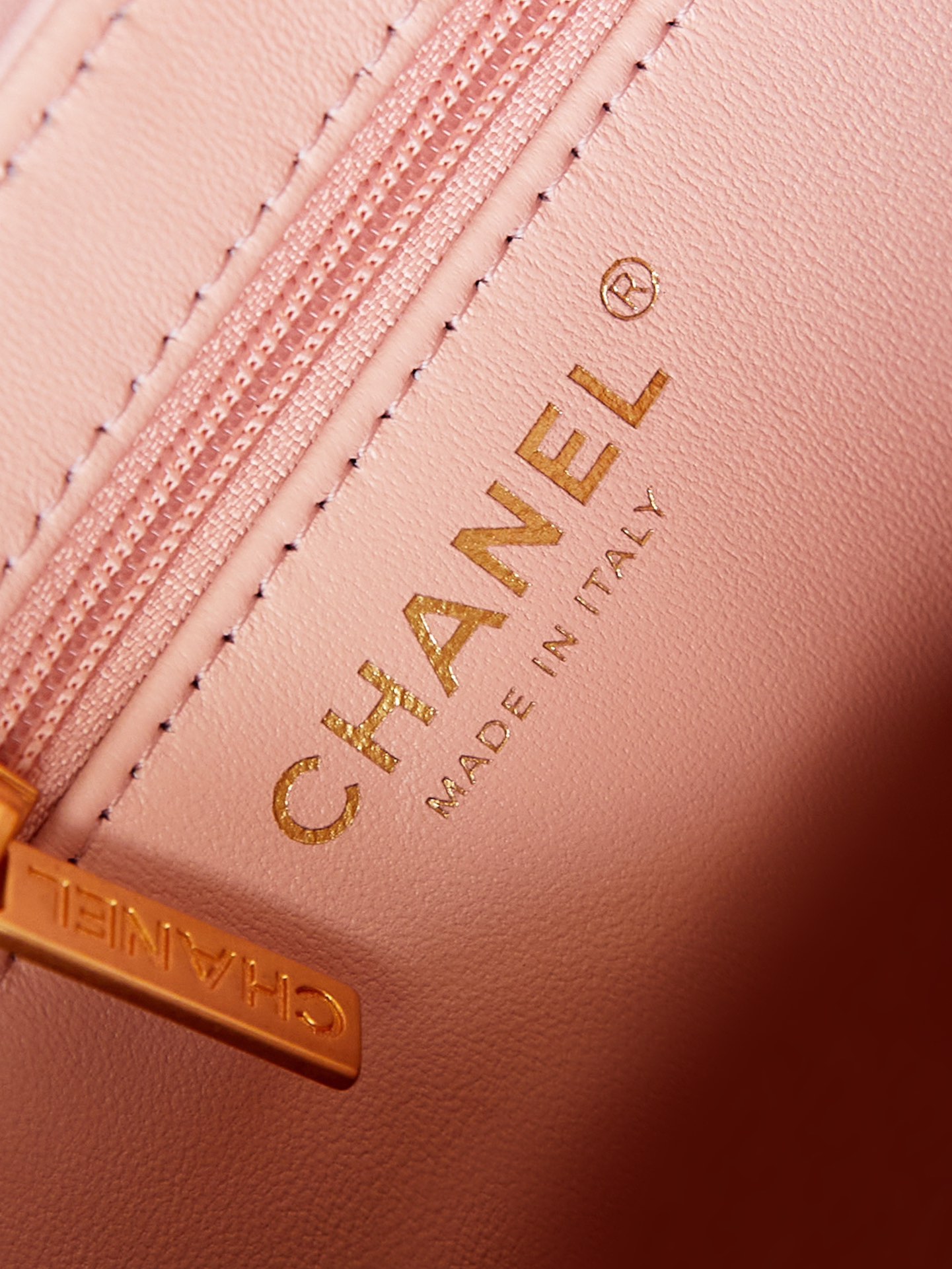 KKelly手柄包时尚是一个轮回大热门中古kelly被Chanel重新设计焕发生机中古Kelly以经典的