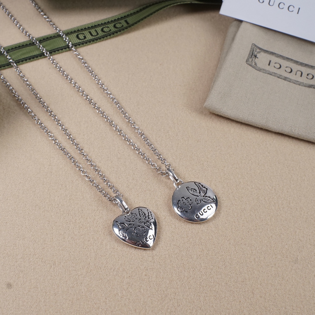 NO:110506,Gucci Flower and Bird Round Card/Love Card Necklace, Blind for Love Love series super recommended, sterling silver carved flower and bird shape, back letters, eternal classic works Round card heavy card heavy card heavy card heavy card heavy card, jewelry quality, gucci, necklace, pure silver19860909gucci花鸟圆牌/爱心牌项链、 Blind for love爱无畏系列超级推荐,纯银雕刻花鸟造型,背面字母,永恒的经典作品 圆牌克重约爱心牌克重约,饰品精品,gucci,necklace,pure silver,Jewelry