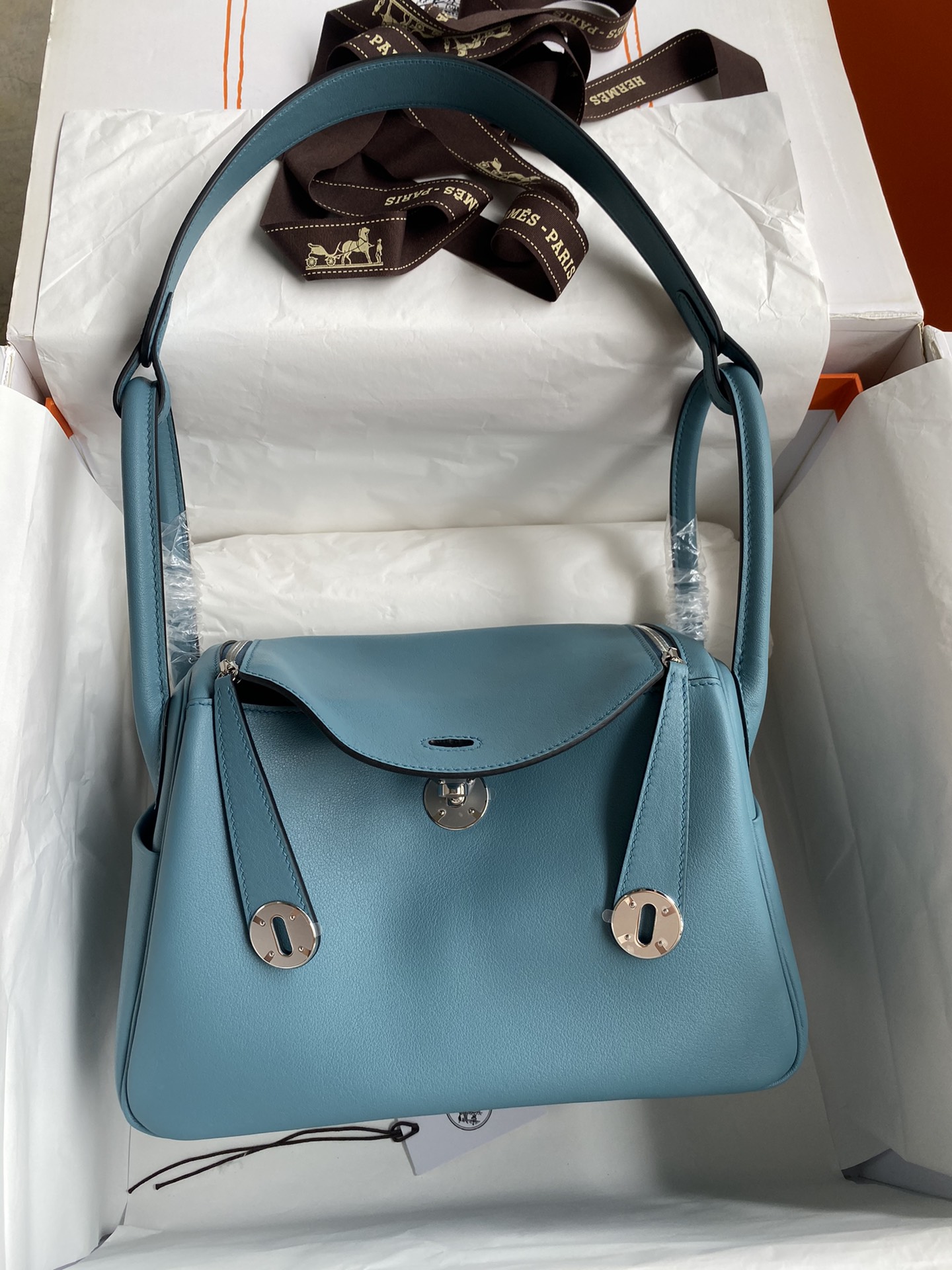 NO:699446,Lindy 26cm imported Swift leather denim blue silver buckle wax thread, Hermes, hermes, stuart weitzman, Hermes,19860909Lindy 26cm 进口Swift皮 牛仔蓝 银扣蜡线,爱马仕,hermes,stuart weitzman,Hermes,,Bag