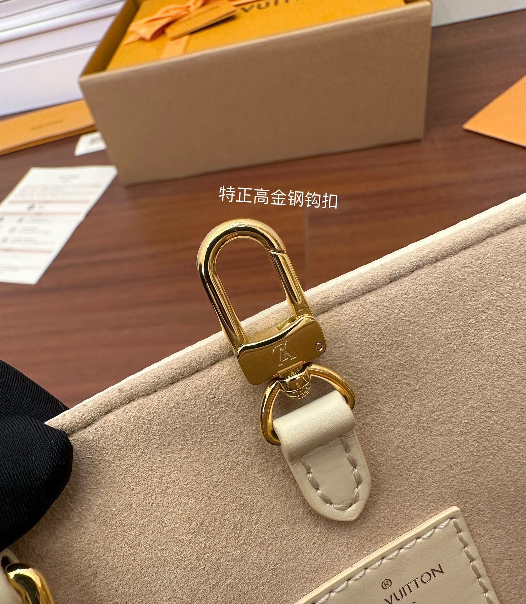 独家首发型号特正版M21575品质全面再次升级专柜同步电子芯片内码新礼盒礼品袋保护纸铜版电子标签合格证皮