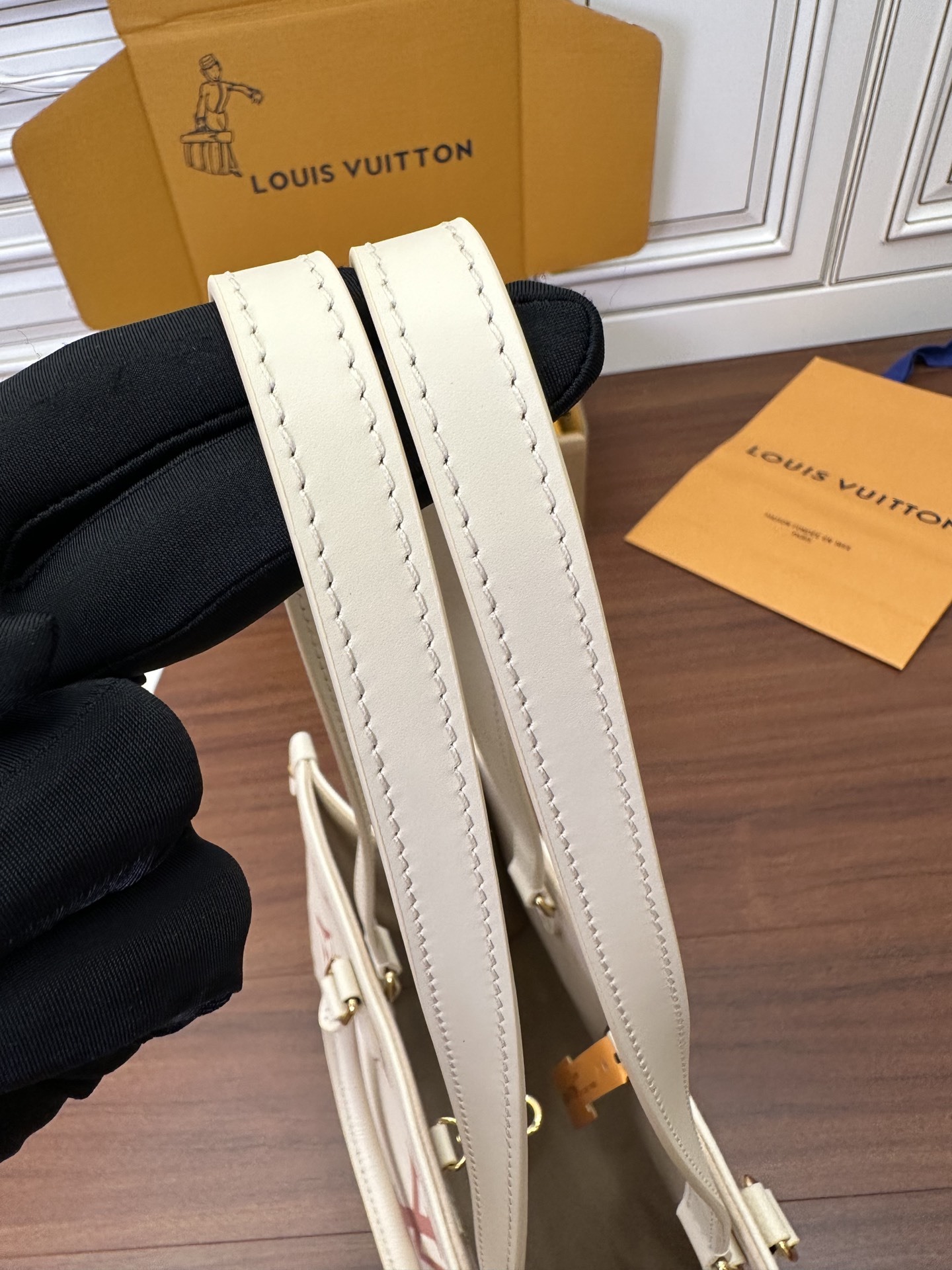 独家首发型号特正版M21575品质全面再次升级专柜同步电子芯片内码新礼盒礼品袋保护纸铜版电子标签合格证皮