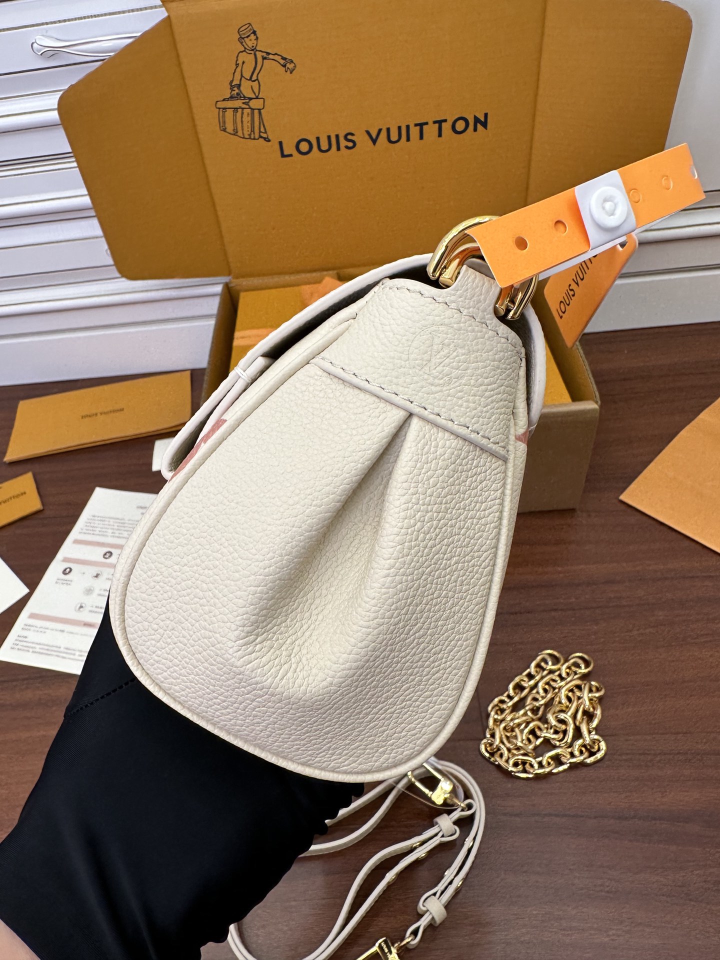 M46393 Full Details ① - Bag 6