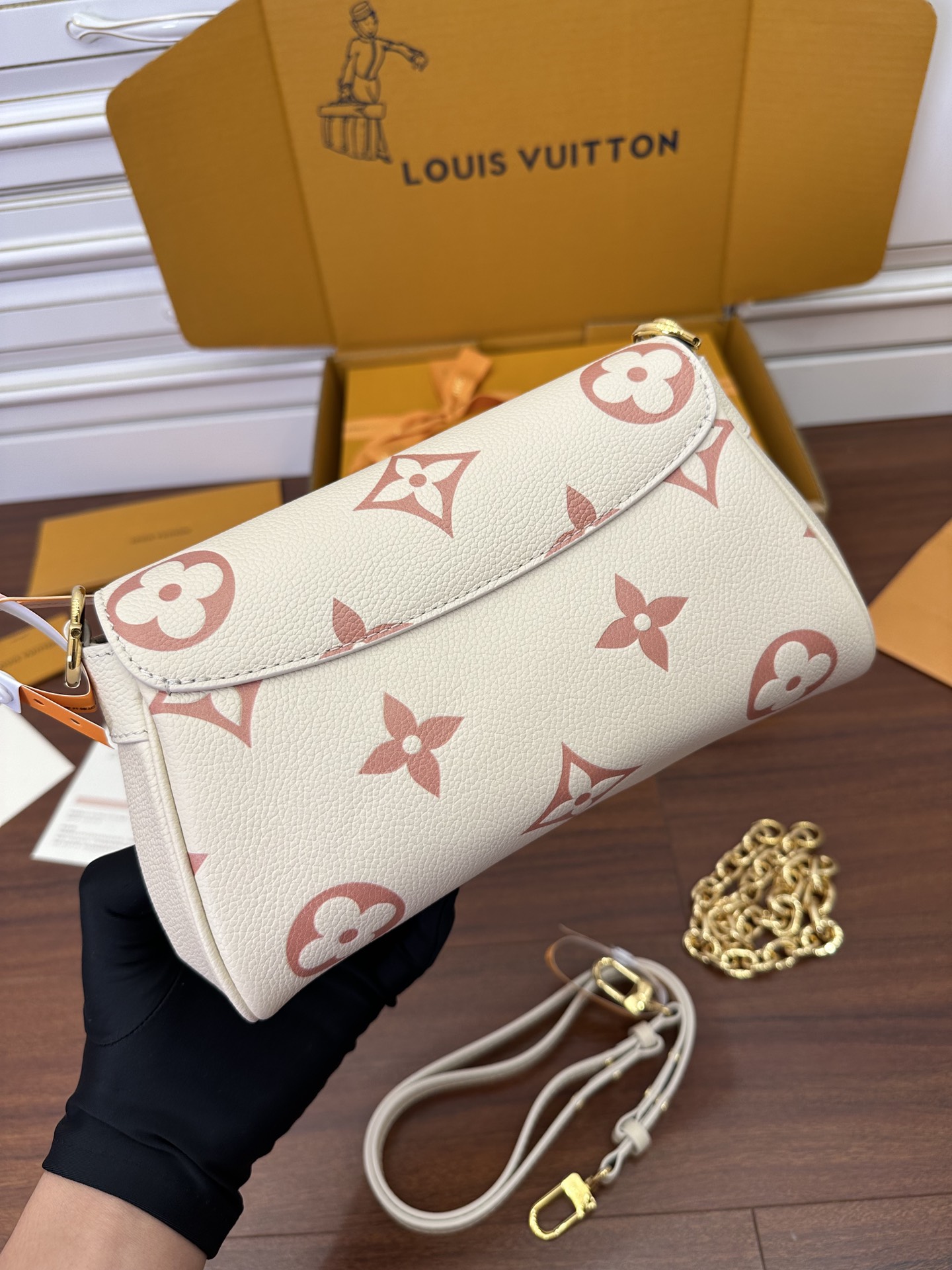 M46393 Full Details ① - Bag 5