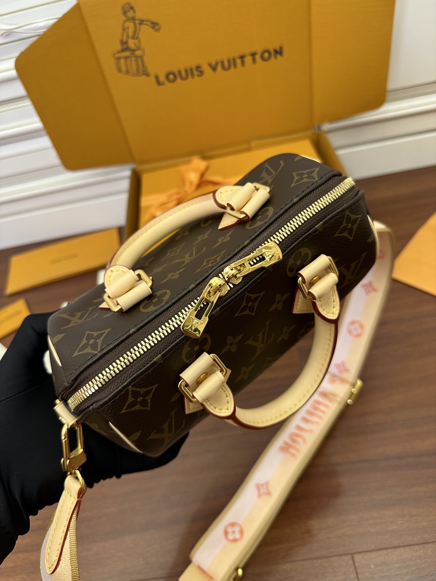 独家首发型号特正版M46594品质全面再次升级专柜同步电子芯片内码新礼盒礼品袋保护纸铜版电子标签合格证皮