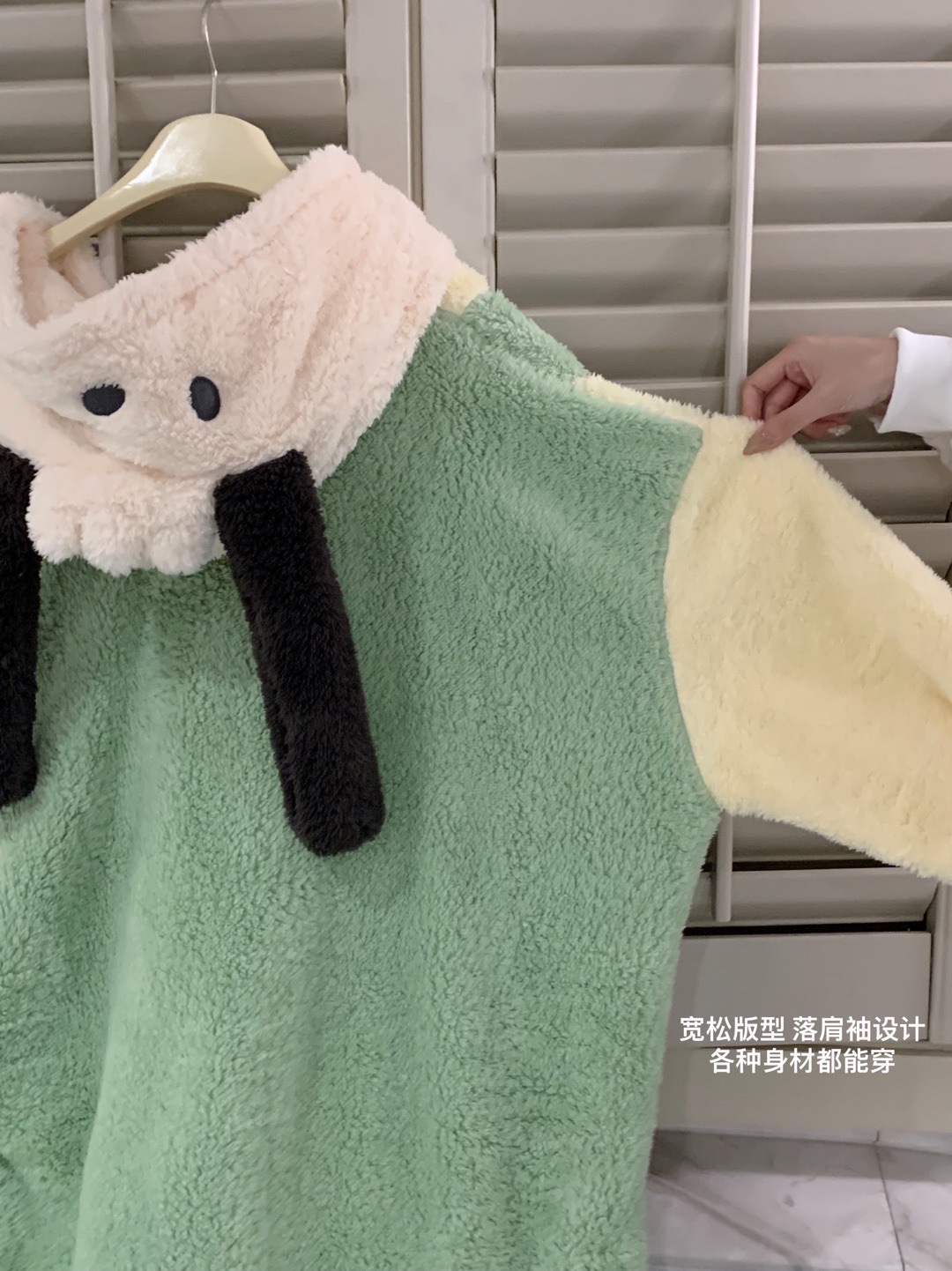 ▪️ Heavyweight plush fleece hooded bathrobe - Comprehensive 5