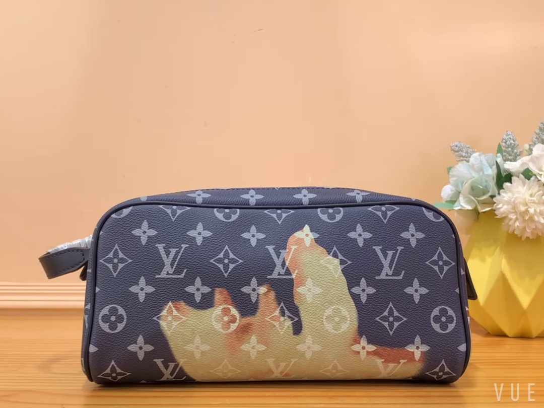 Top
 Louis Vuitton Clutches & Pouch Bags Blue Monogram Canvas M44494