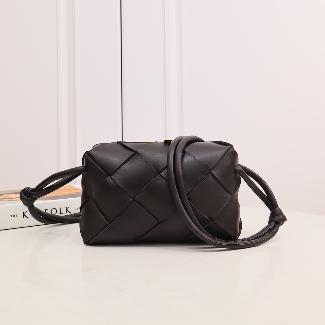 Bottega Veneta 大號相機包 羊皮革 編織 深棕