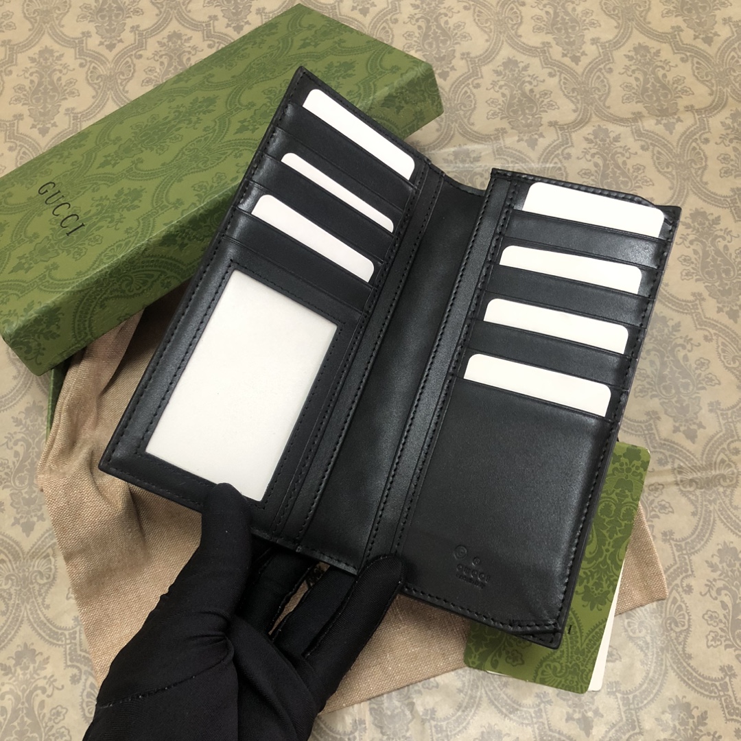 Gucci Signature黑色进口小牛皮西装夹，独特高雅的设计，配以热压技术，时尚潮流百搭，你值得拥