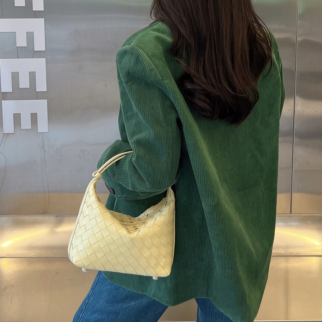 Bottega Veneta Product _doiqfsinUnN_0AkoiHvdHbv6RecS2l5j4agzcxA
