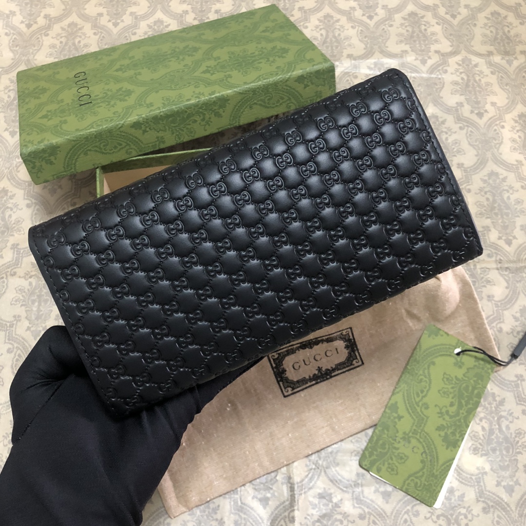 Gucci Signature黑色进口小牛皮两折钱夹，独特高雅的设计，配以热压技术，时尚潮流百搭，你值得