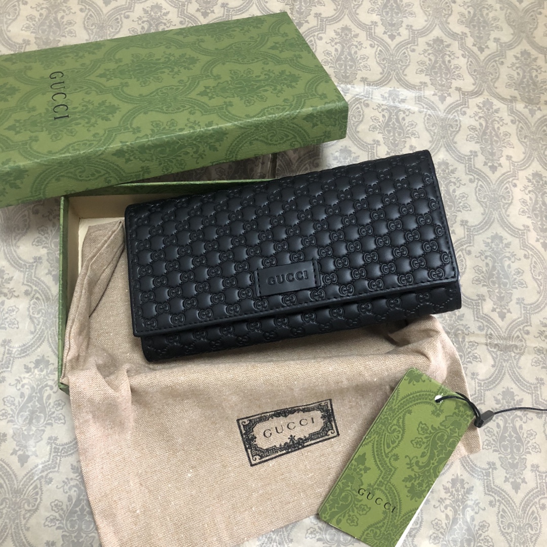 Gucci Signature黑色进口小牛皮两折钱夹，独特高雅的设计，配以热压技术，时尚潮流百搭，你值得