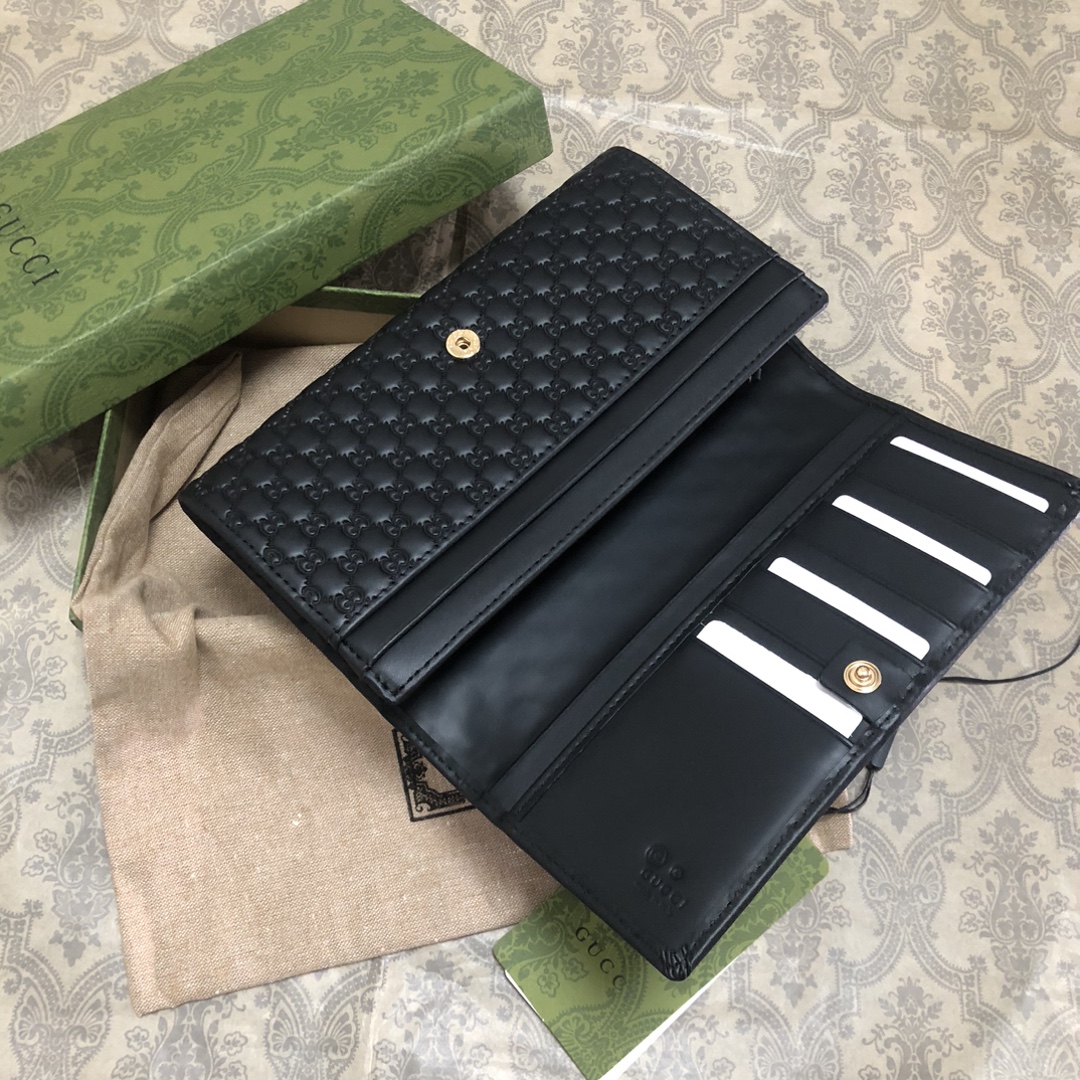 Gucci Signature黑色进口小牛皮两折钱夹，独特高雅的设计，配以热压技术，时尚潮流百搭，你值得