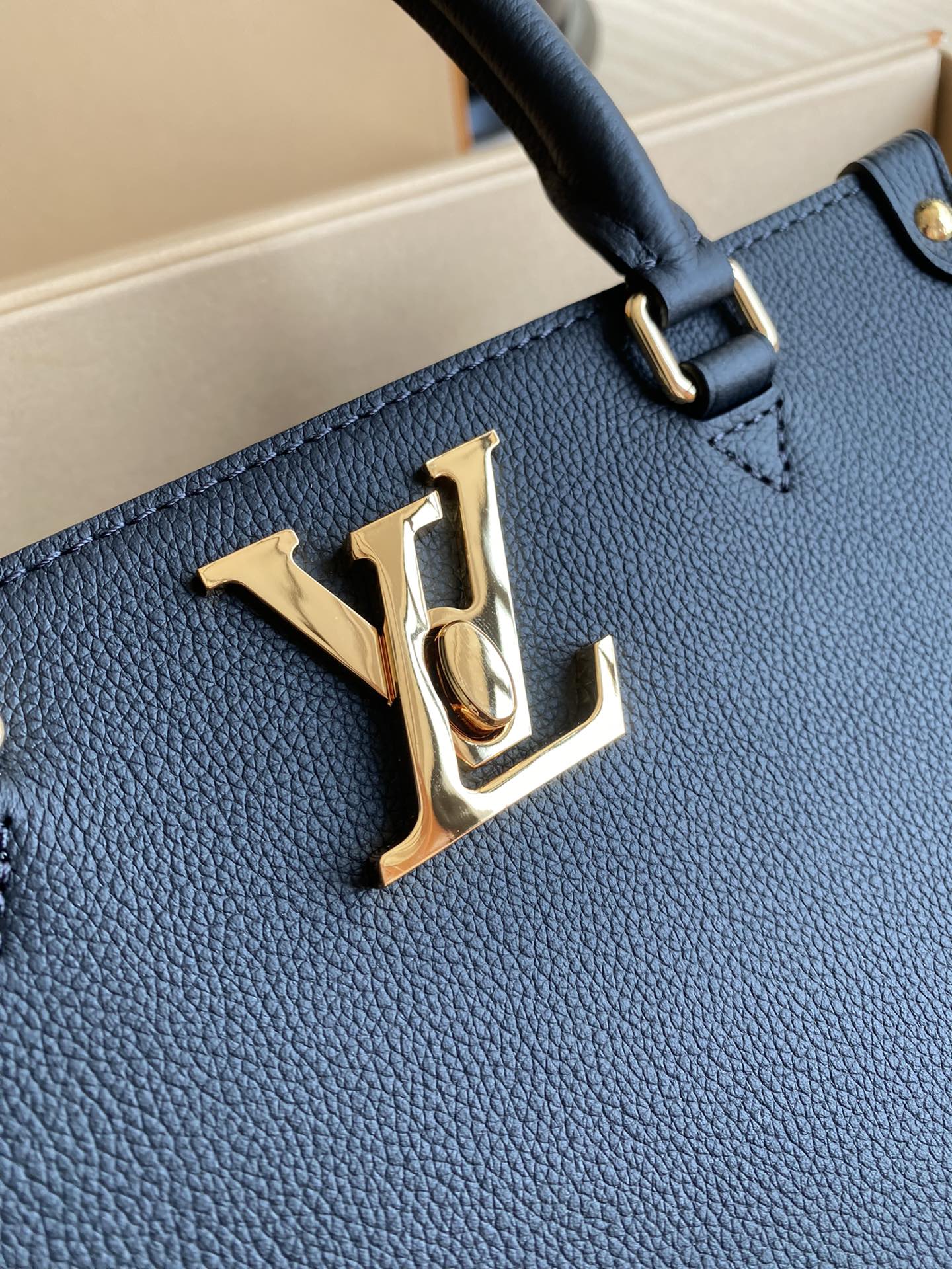 LOCK & GO HANDBAG - Bag 5