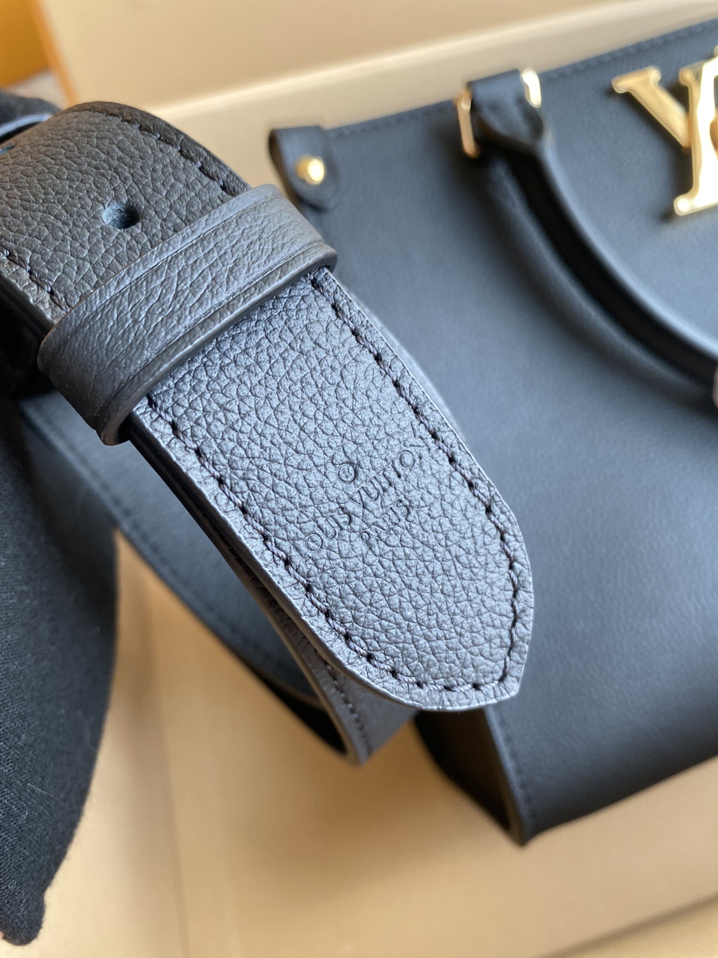 LOCK & GO HANDBAG - Bag 7