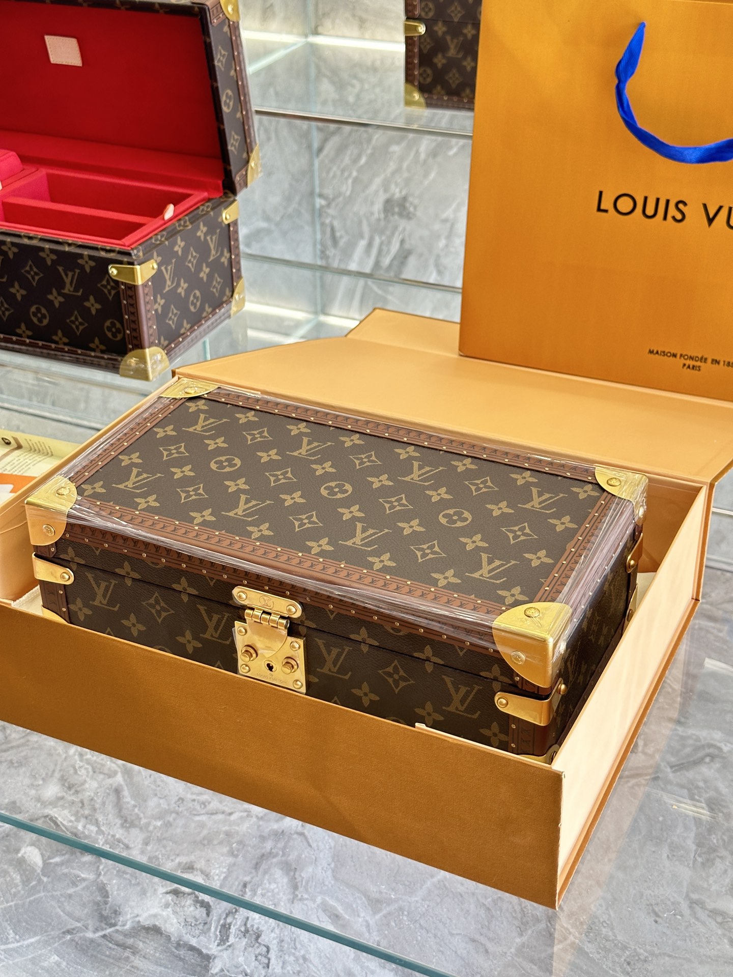 Caja de joyas de caja dura de LV. La caja dura de LV es realmente excelente. La marca fue fundada en 1854, el abuelo Lo…