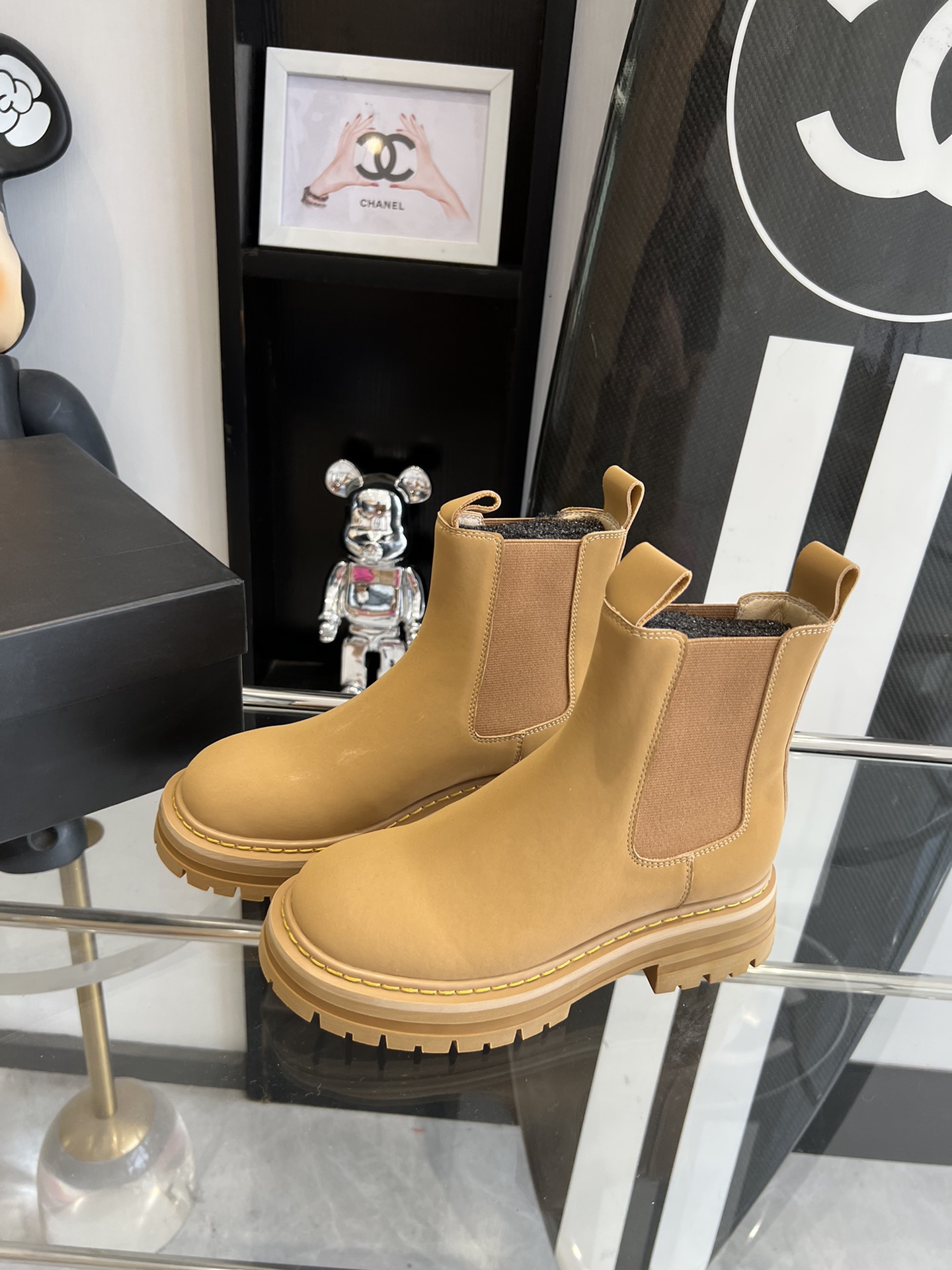 Chromehearts Cross Chelsea Martin’s Boots Original 1×1 with Matching Details and Code Numbers - 图片 1