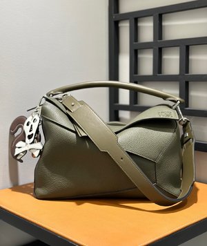 What is top quality replica Loewe Puzzle Handbags Crossbody & Shoulder Bags Splicing Calfskin Cowhide qwtp66003