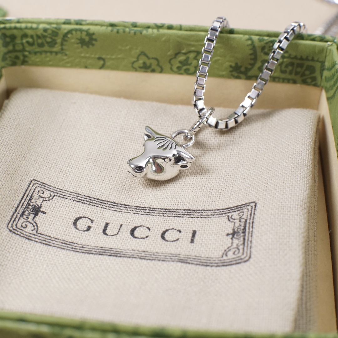 NO:105106,Gucci Niu Head Necklace, same as Wang Yibo, Anger Forest series, the counter is often out of stock, the bull head is stubborn and tenacious, it is never to admit defeat, it is to face difficulties!  Super good looking!  , jewelry boutique, gucci, necklace19860909gucci牛头项链,王一博同款 Anger forest系列,专柜常断货王,牛头带着倔强和坚韧,是永不服输,是迎难而上！超好看！,饰品精品,gucci,necklace,Jewelry