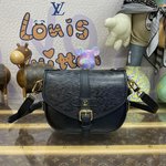 Louis Vuitton LV Saumur Handbags Saddle Bags Black Caramel Epi M23471