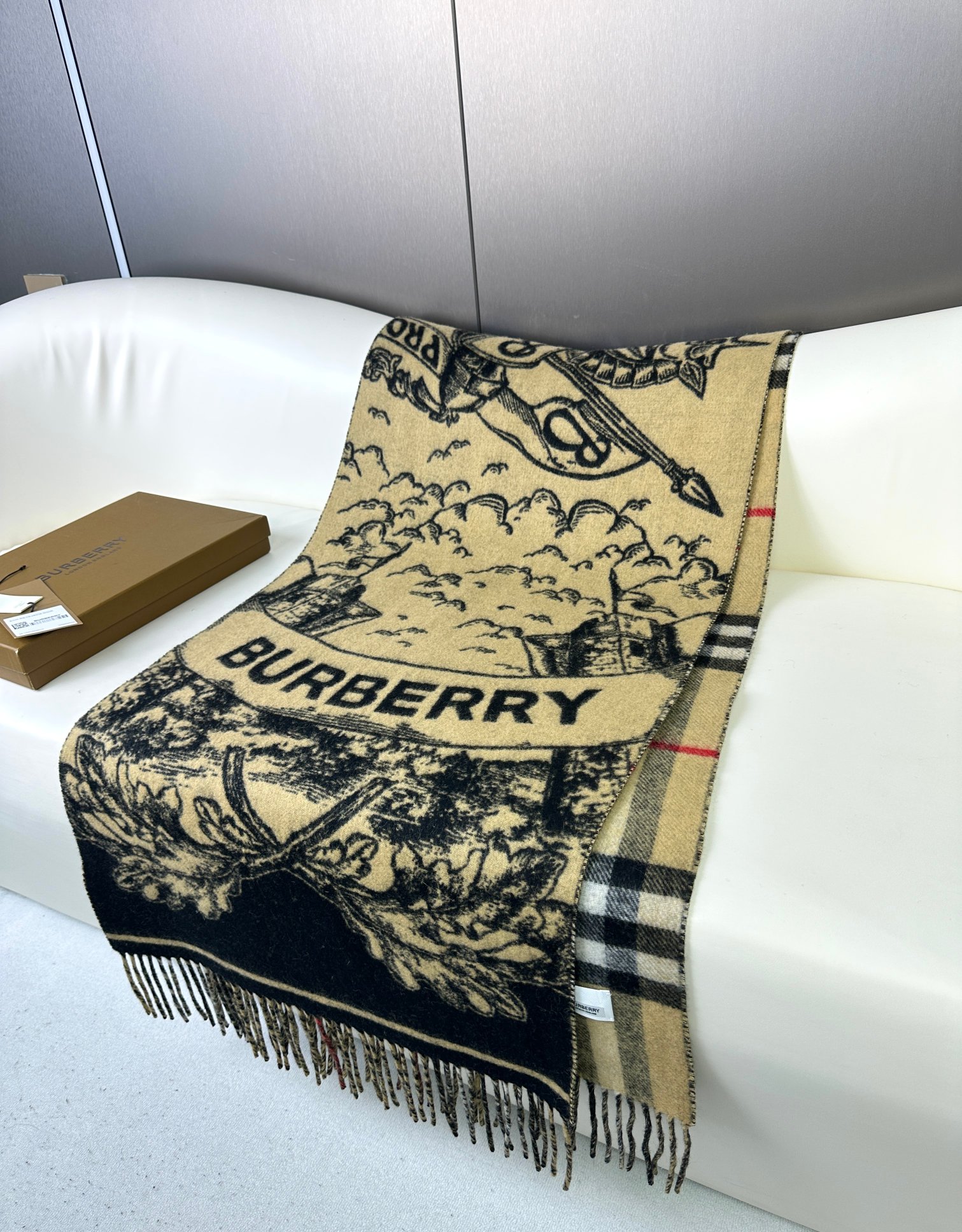 Burberry巴宝莉 Bur战马骑士双面披肩