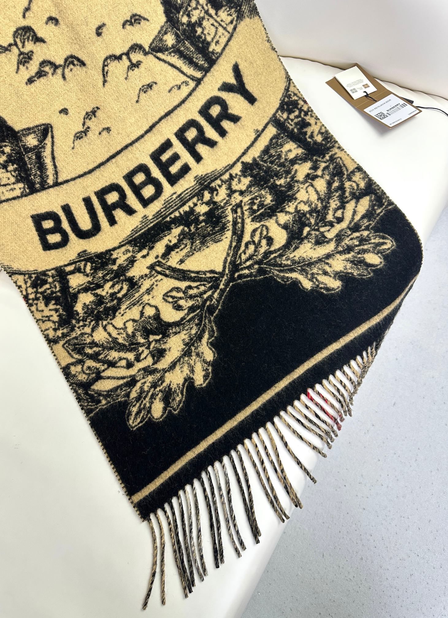 Burberry巴宝莉 Bur战马骑士双面披肩