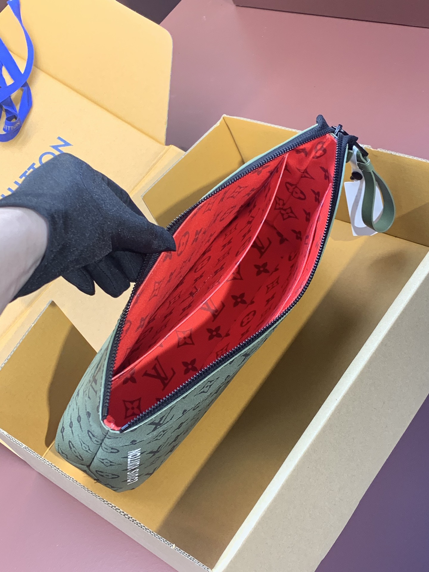 升级版本⚠️M82800绿色！POCHETTE VOYAGE SOUPLE 手拿包 Pochette V