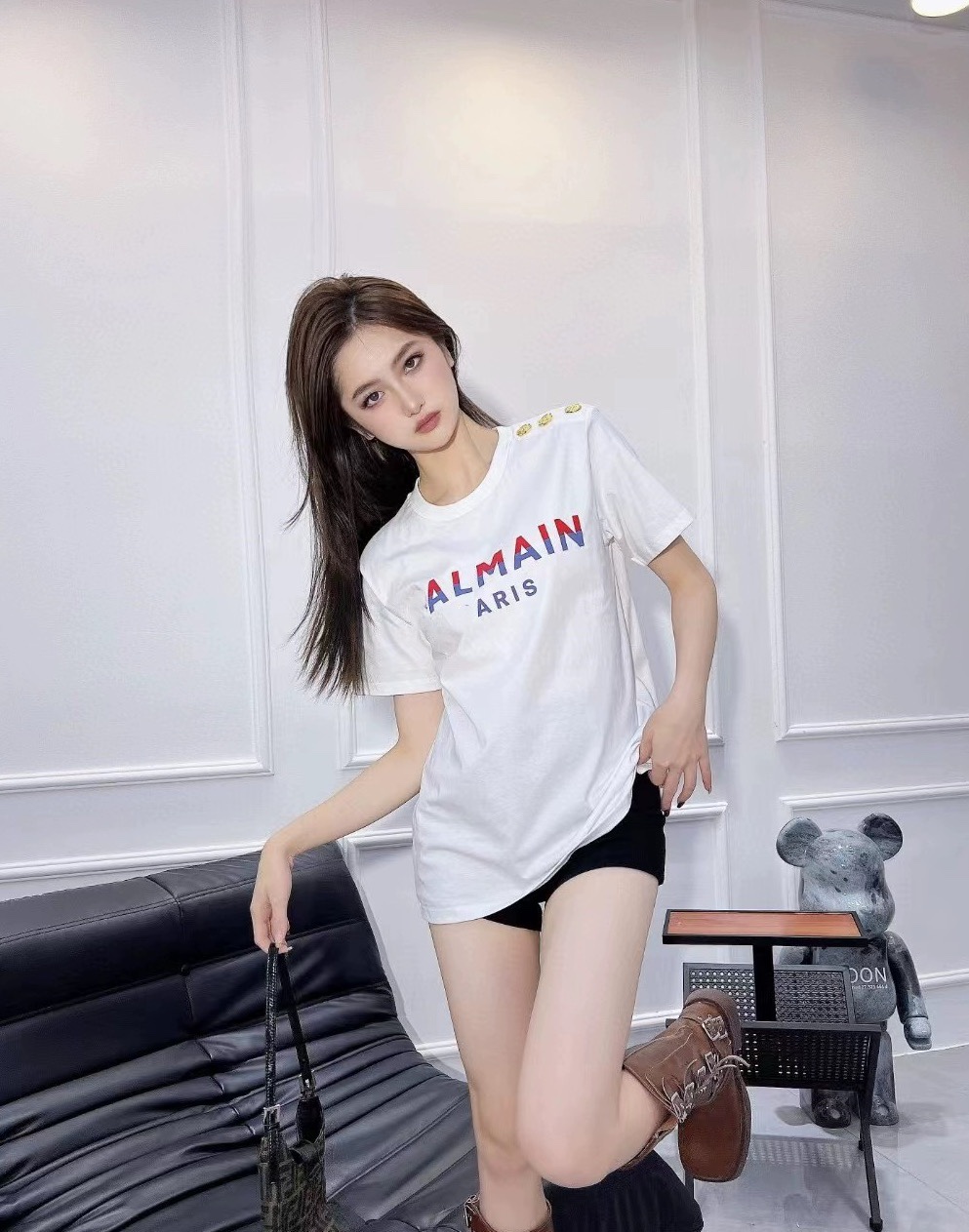 NO:665990,Balm Balmain!  Counter style!  Customized round neck short-sleeved T-shirt with metal buttons on the shoulders and colorful letter logo pattern on the chest!  All three standards are complete!  Size S/M/L, shipped from stock!  (S size bust 92, length 60),,balmain,balmain,T-shirt,tees,t-shirt, 19860909Balm巴尔曼！专柜款！定制肩部金属纽扣胸前彩色字母logo图案圆领短袖T恤！三标齐全！码数S/M/L,现货发！(S码胸围92衣长60),,balmain,balmain,T-shirt,tees，t-shirt, ,Women's clothing