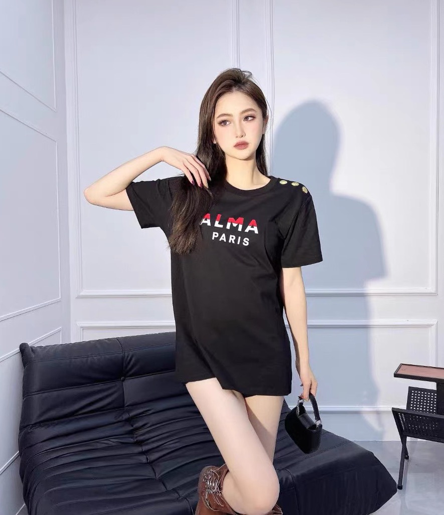 NO:327589,Balm Balmain!  Special counter model!  Customized shoulder metal buttons with colorful letter logo pattern round neck short-sleeved T-shirt on chest!  Complete three standards!  S/M/L, shipped in stock!  (Size S bust 92 length 60), balmain, balmain, T-shirt, tees, t-shirt, alexander wang19860909Balm巴尔曼！专柜款！定制肩部金属纽扣胸前彩色字母logo图案圆领短袖T恤！三标齐全！码数S/M/L,现货发！(S码胸围92衣长60),,balmain,balmain,T-shirt,tees，t-shirt,alexander wang,Women's clothing