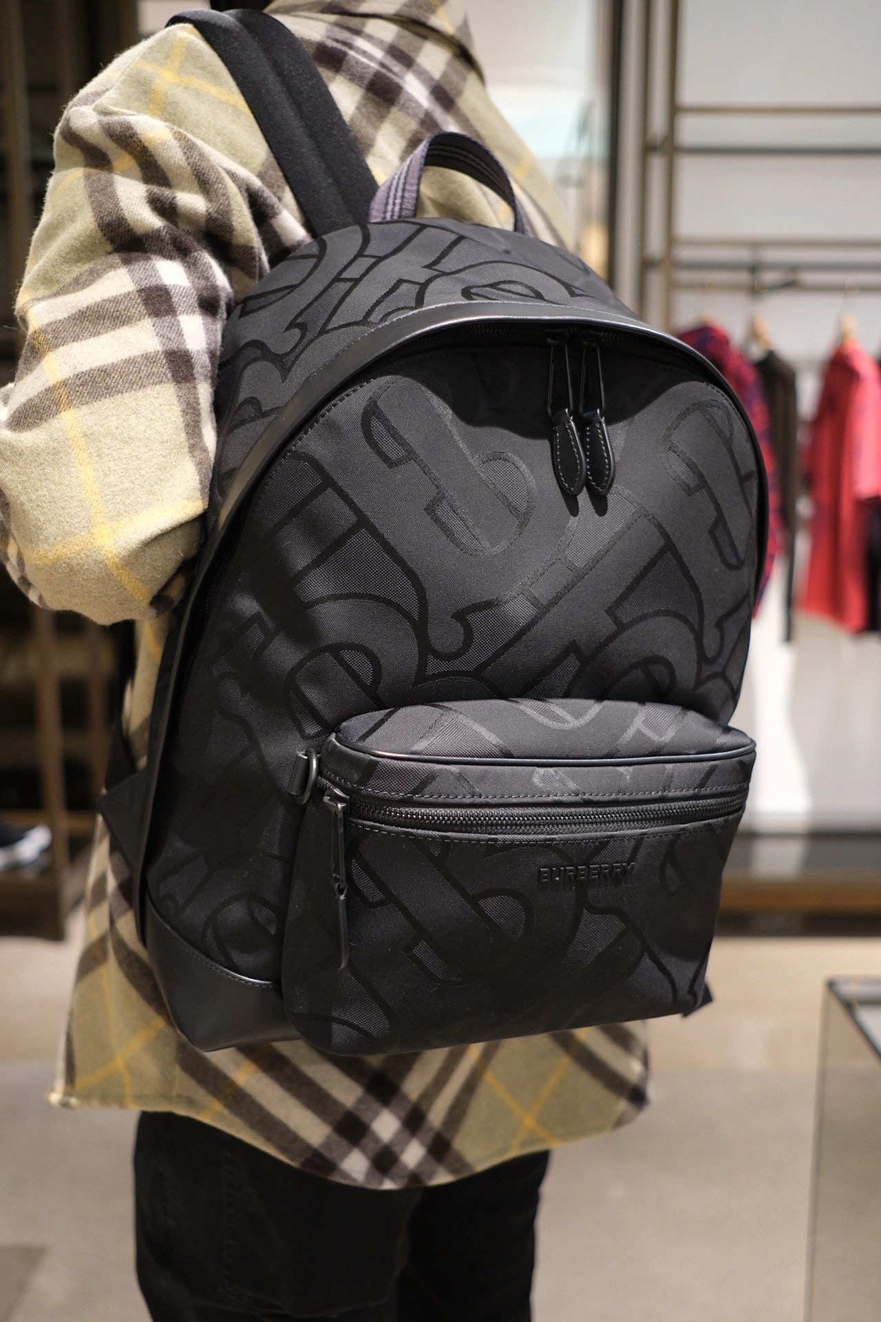 with ample capacity to accommodate all your essentials - Comprehensive