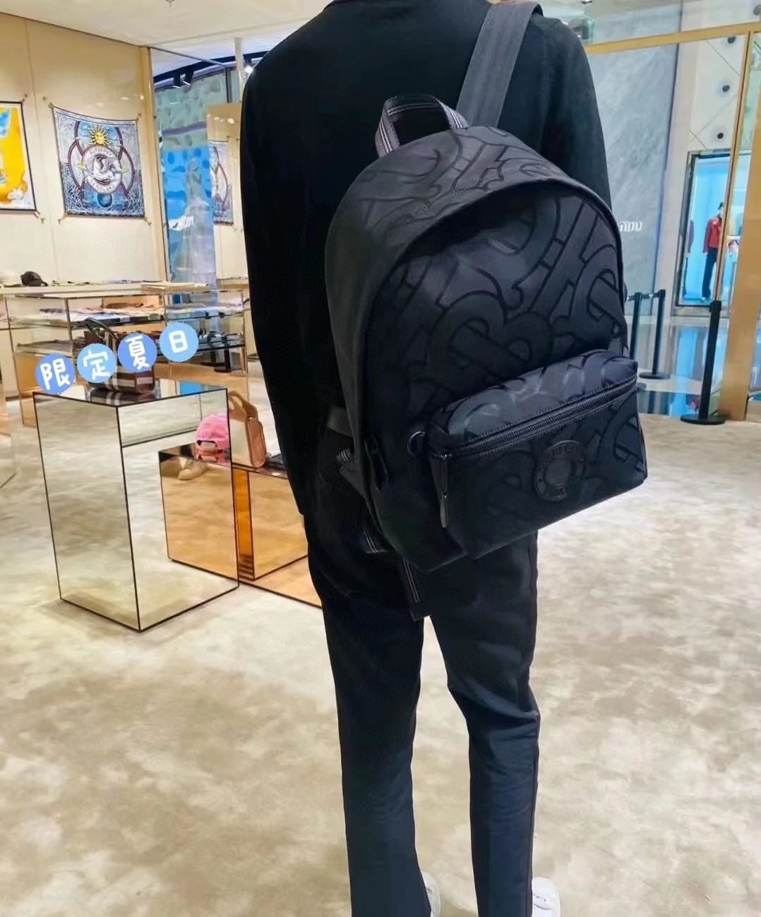 或者干脆上班背一个背包 2