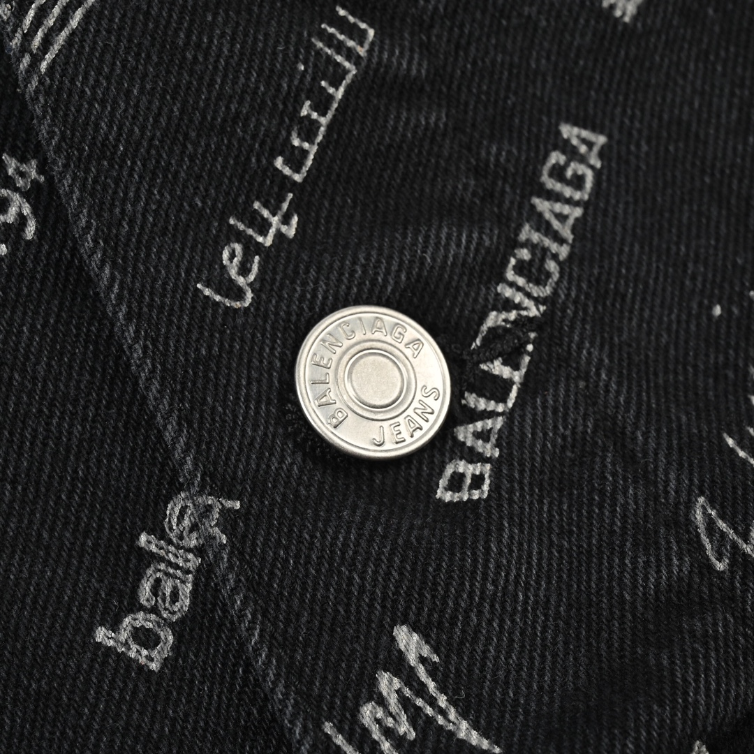 Balenciaga巴黎世家激光烧花满印英文logo牛仔外套