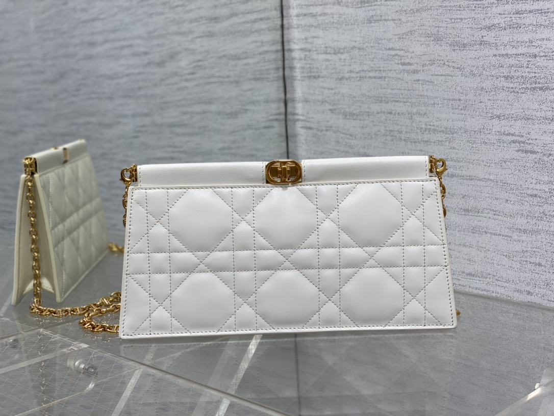 Caro chain clutch bag sheepskin large diamond quilted turn-lock letter closure