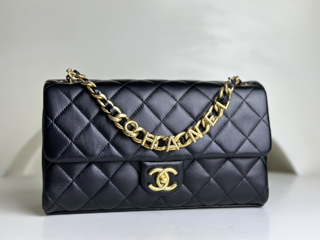 Chanel Classic Flap Bag Crossbody & Shoulder Bags Supplier in China
 All Steel Goat Skin Sheepskin Vintage Chains