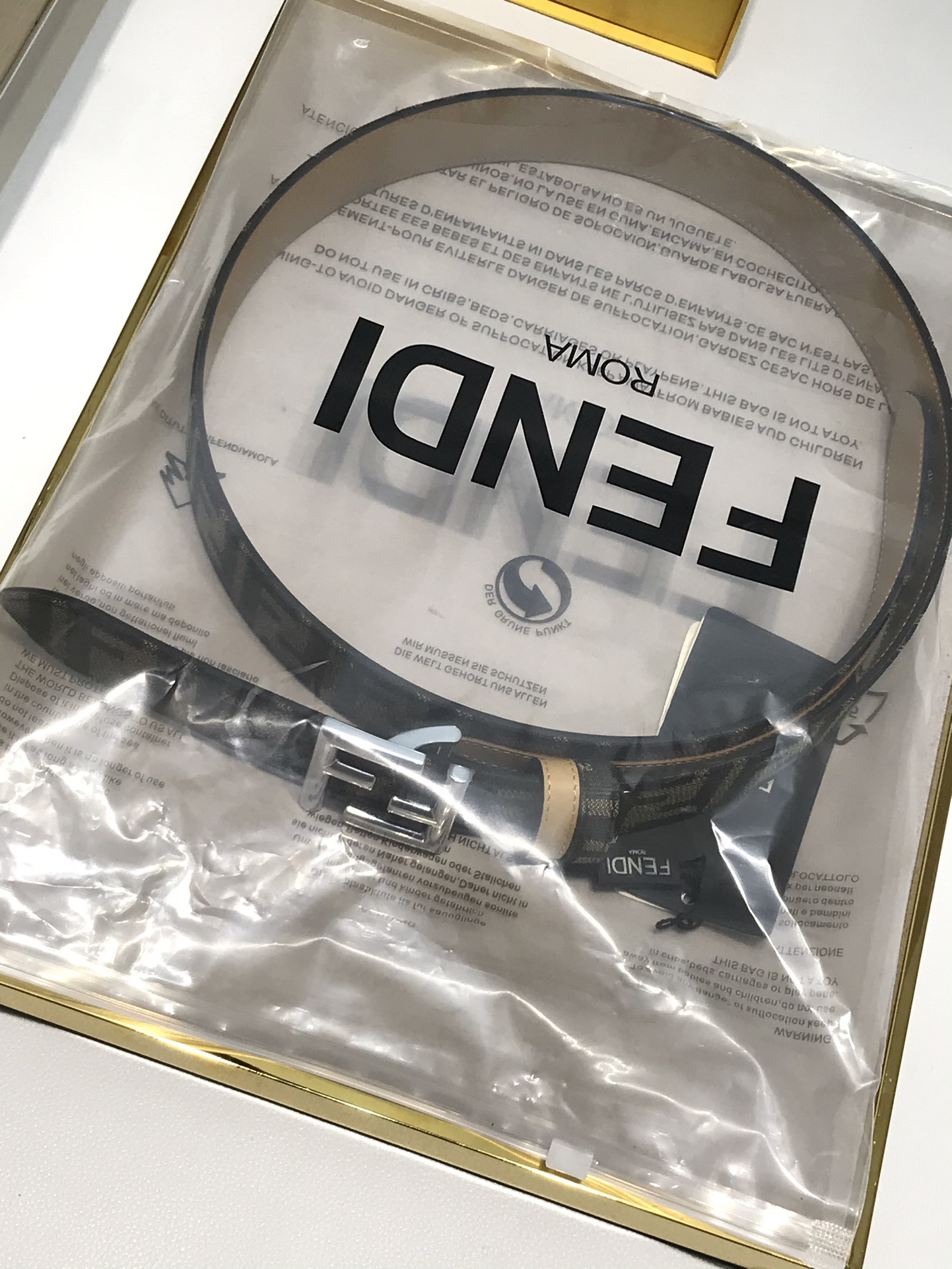 💯💯配送专柜包装 打孔针  宽35 MM，原版提花FF棕色织物皮带，纯手工包边 ，搭配原单钌钯电镀F扣，