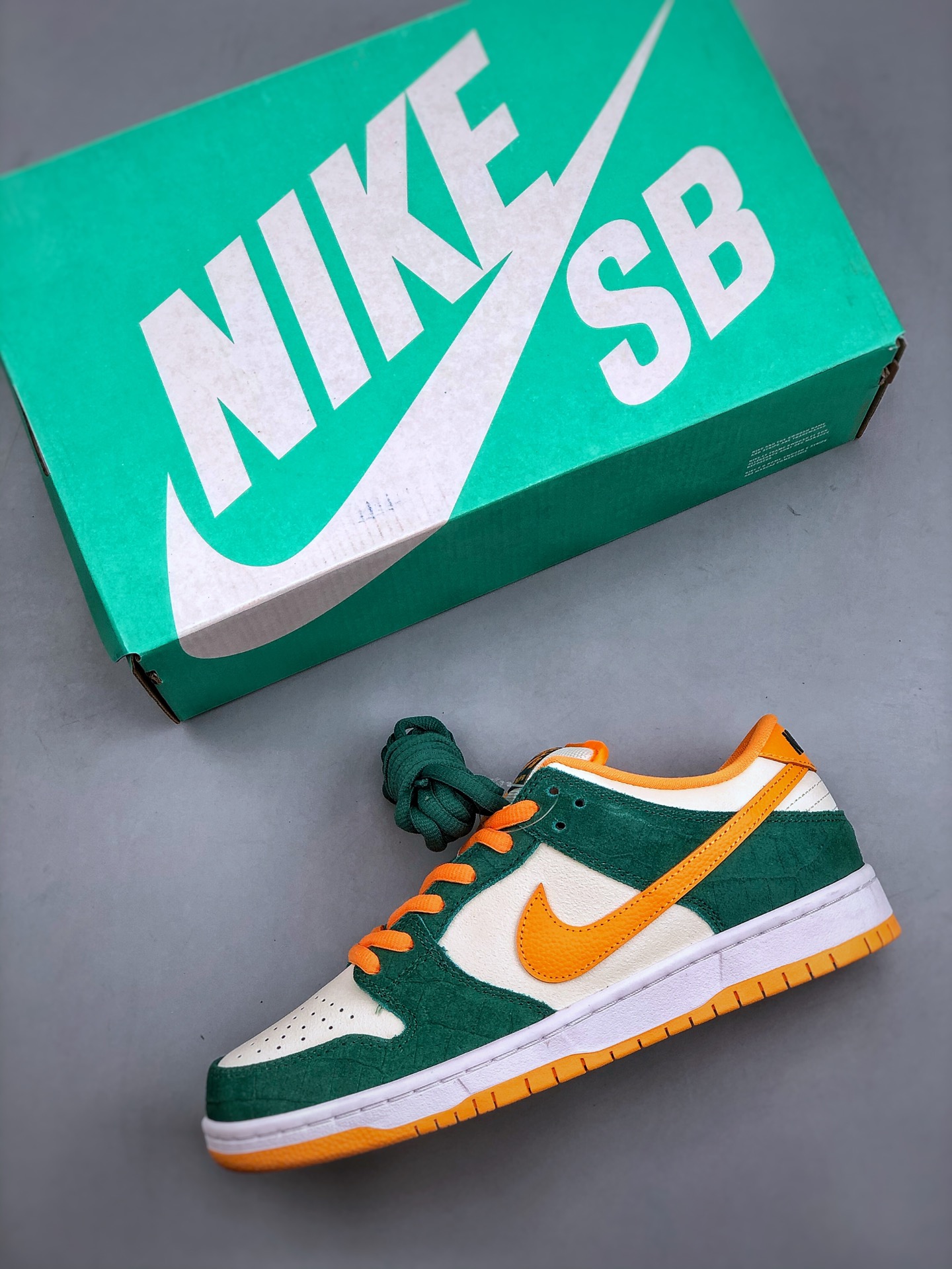Nike SB Dunk Low "Legion Pine" Sneakers, Low-Top, Comfortable and Stylish 4 i1696455633 5273 2