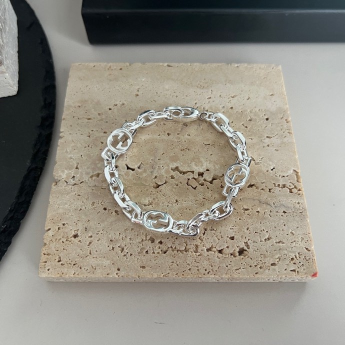 NO:101781,Gucci Gucci 925 Sterling Silver New Bright Silver Craft Double G Interlocking Bracelet Size 17cm 18cm 19cm 20cm 21cm 22cm, Gucci Bracelet, gucci, gucci, bracelet, pure silver19860909Gucci古驰925纯银新款亮银工艺双G互扣式手链 尺寸17cm 18cm 19cm 20cm 21cm 22cm,古驰手链,gucci,gucci,bracelet,pure silver,Jewelry