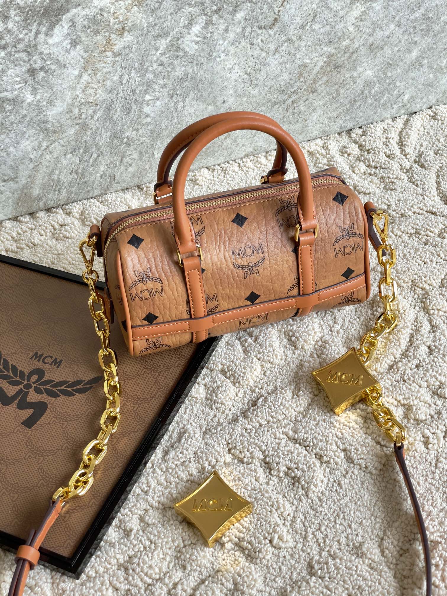 MCM Exclusive real-shot atmosphere pictures