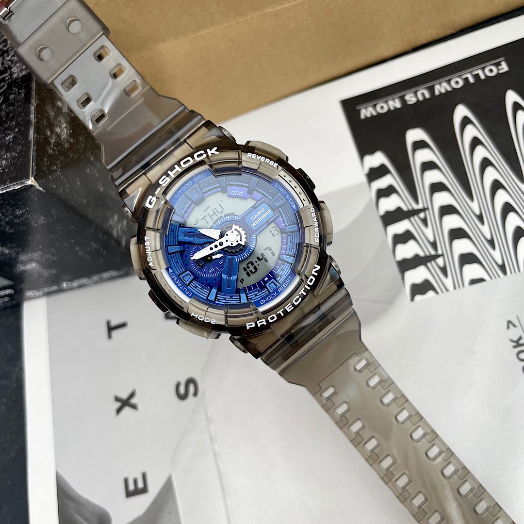 批💰80配盒
G-SHOCK卡西欧手表 最新款 冰蓝精灵 高品质的追求，主要功能：自动LED照明，200米防水，世界时间，倒计时，闹铃，间歇响报，日历.尺寸：男装52mm 全套包装