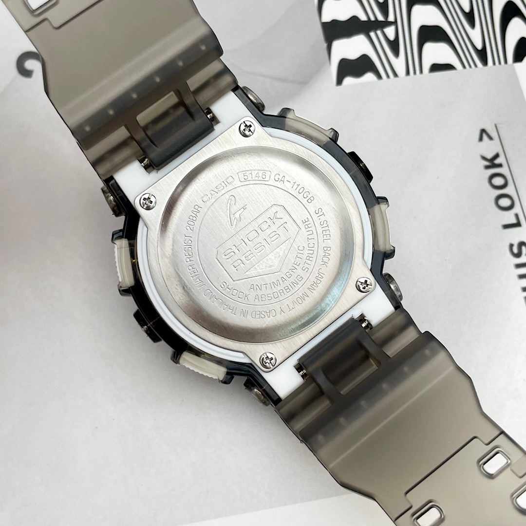 批💰80配盒
G-SHOCK卡西欧手表 最新款 冰蓝精灵 高品质的追求，主要功能：自动LED照明，200米防水，世界时间，倒计时，闹铃，间歇响报，日历.尺寸：男装52mm 全套包装