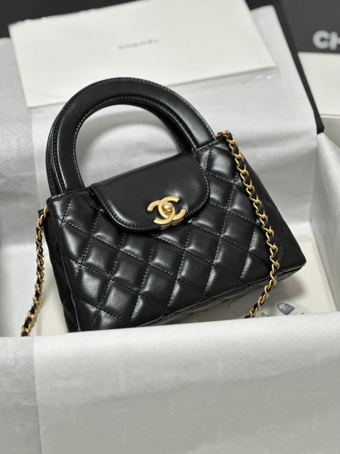 Chanel Bolsos cruzados y bandoleras Oro retro Piel de vaca Cuero Colección otoño – invierno Vintage Cadena