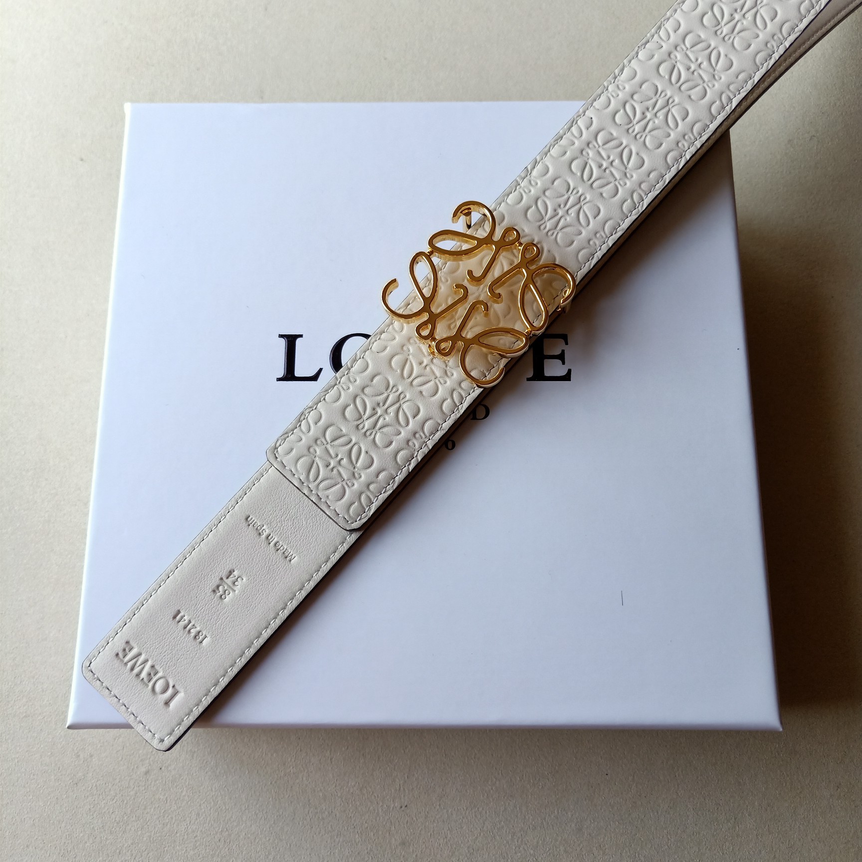 “Loewe: Crafting Practical and Unique Fashion with Excellence and Quality Materials” - 图片 6