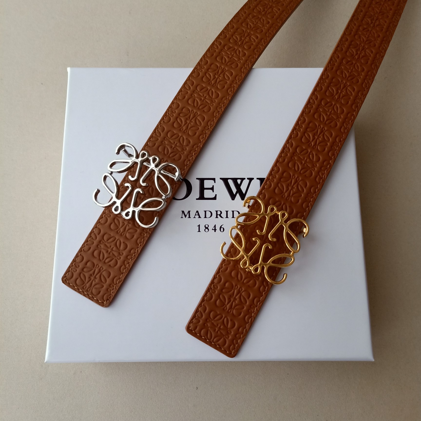 “Loewe: Creating Practical and Unique Fashion with Excellence and Quality Materials” - 图片 8