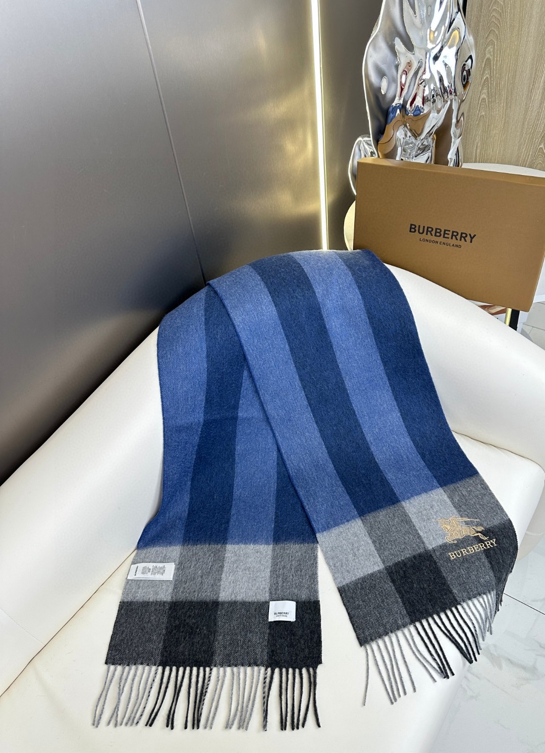 Burberry博柏利 2023新款 经典格子战马 男女通用情侣款围巾