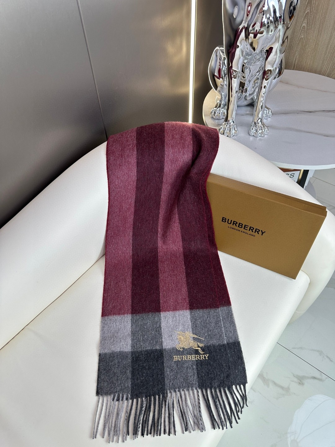 Burberry博柏利 2023新款 经典格子战马 男女通用情侣款围巾