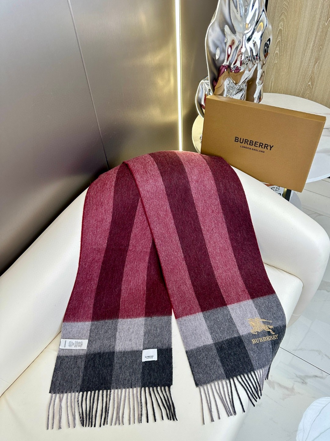Burberry博柏利 2023新款 经典格子战马 男女通用情侣款围巾