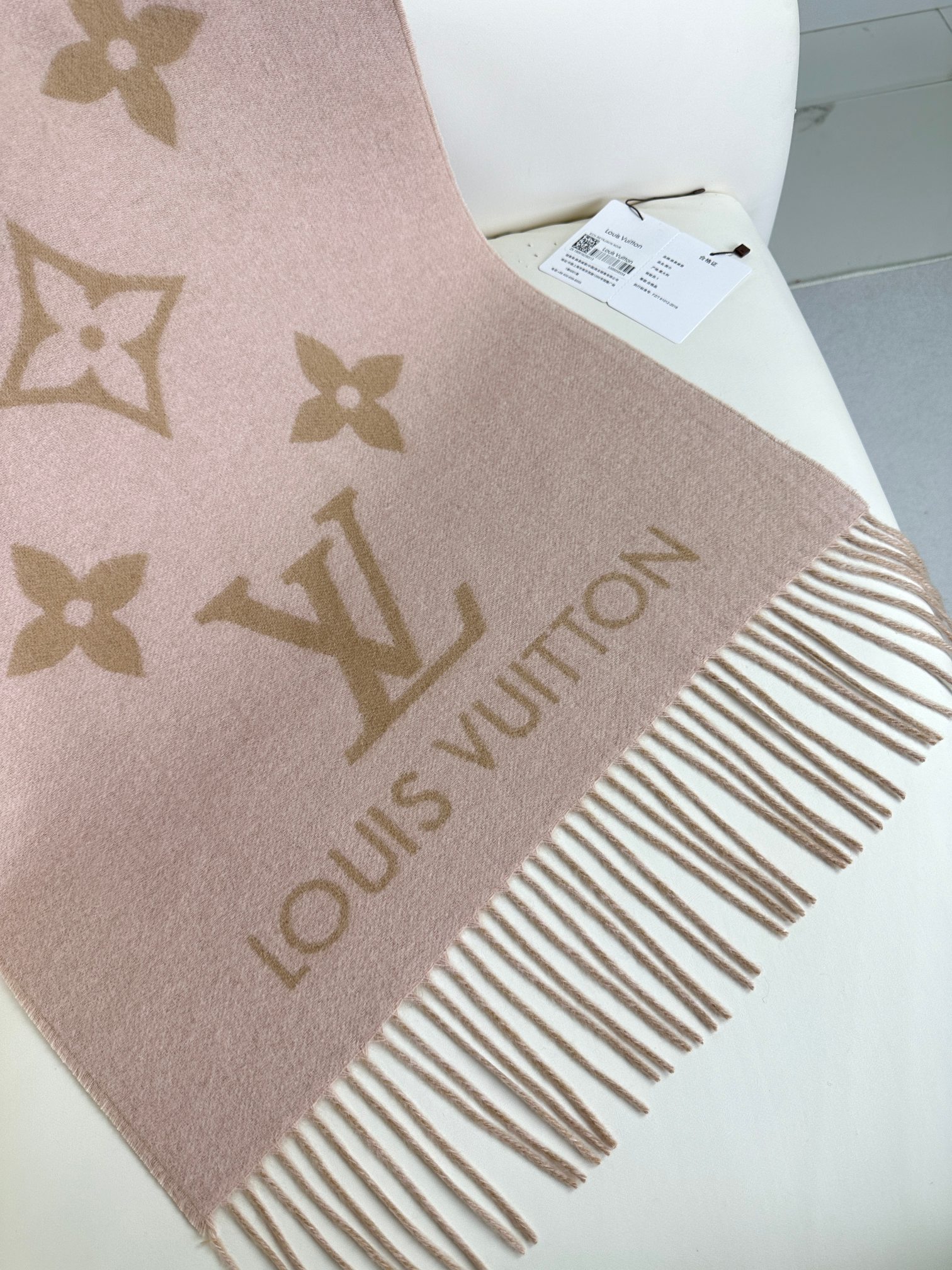 LV 霍思燕最新粉奶茶色围巾